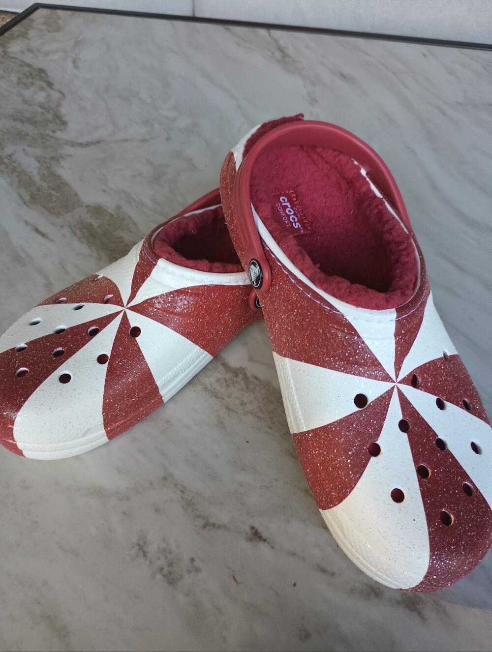 Crocs Classic Holiday Clog "Peppermint Swirl" Candy Cane Sz J6 Glitter Holiday